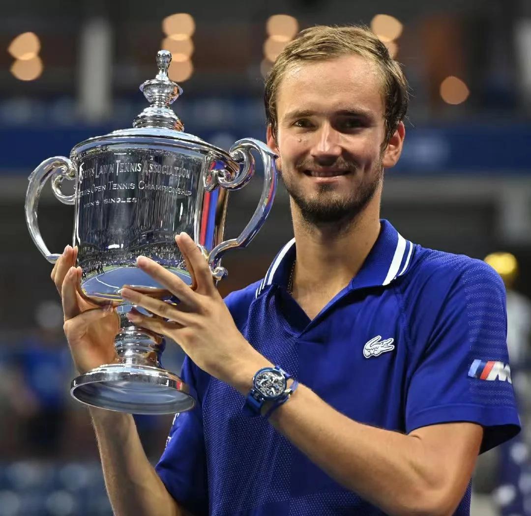 关于ATP总决赛力克澳网，梅德韦杰夫点燃赛场的信息