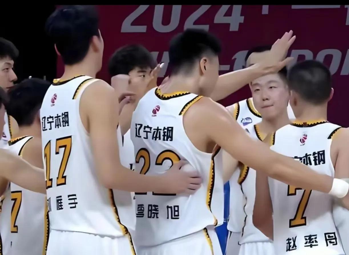 辽宁男篮出色表现,轻松击败了青岛队 辽宁男篮出色表现,轻松击败了青岛队