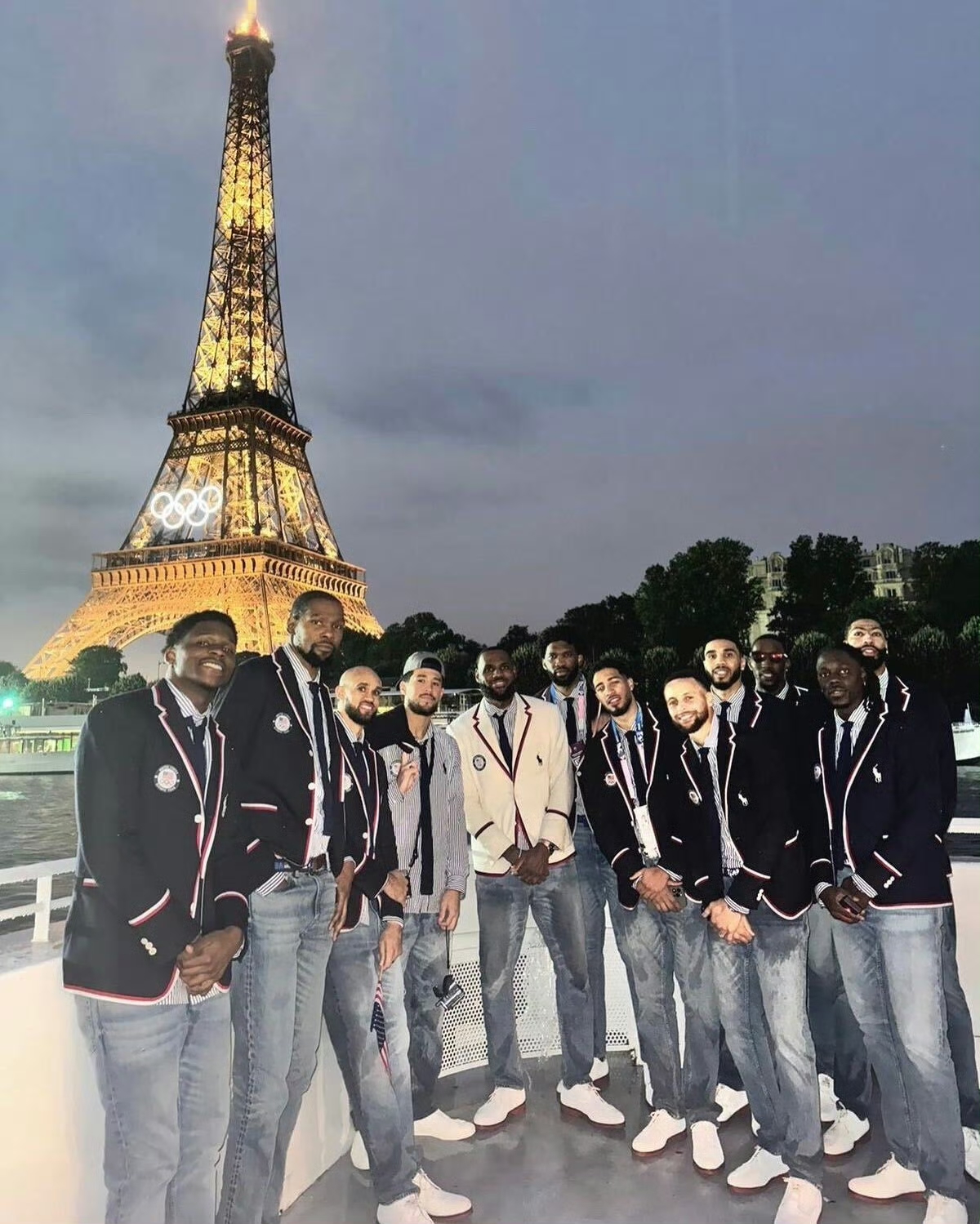 众球星齐聚一堂，创造新的伟大时刻的简单介绍