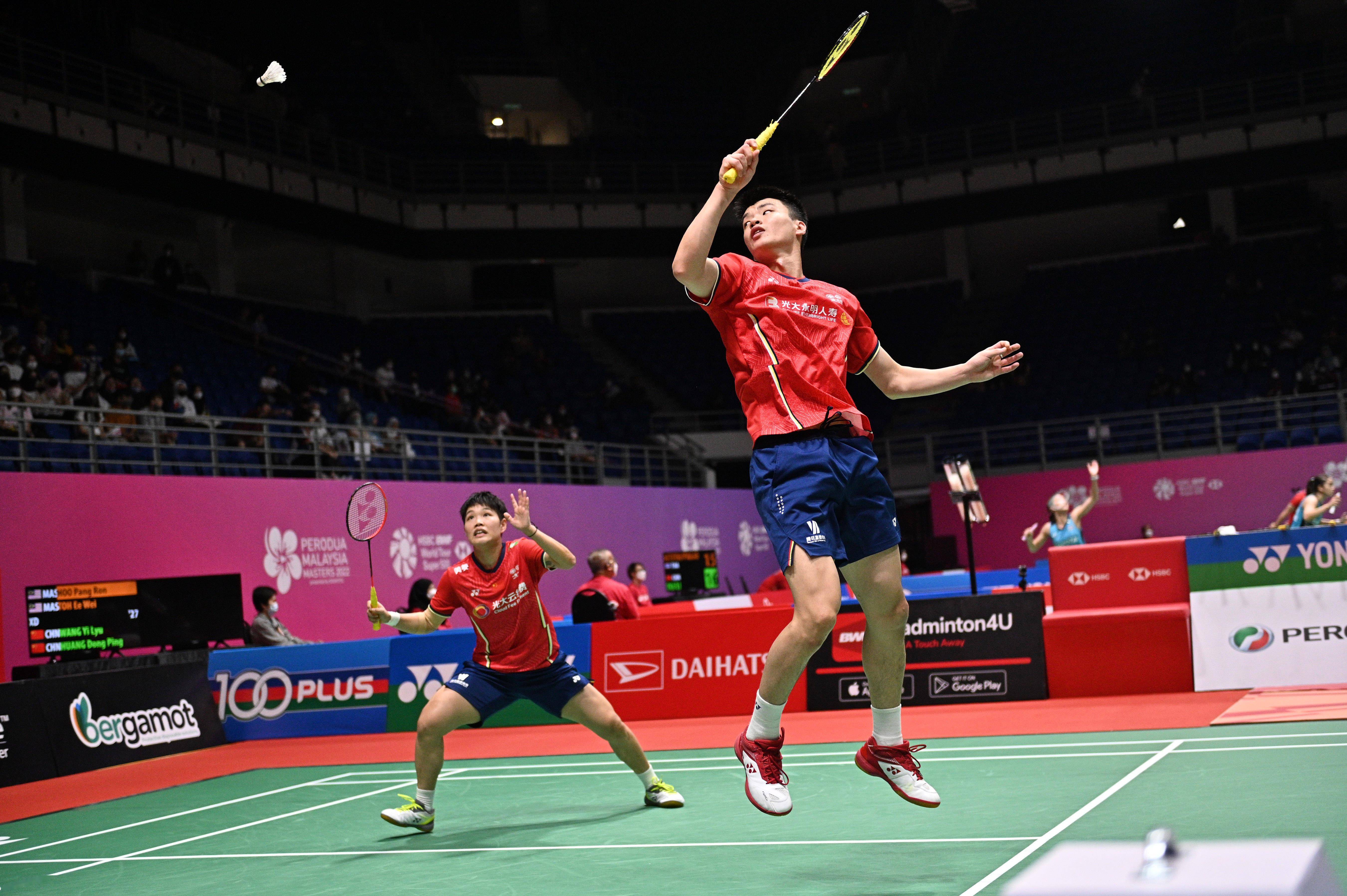 包含马来西亚羽毛球队逆转泰国羽毛球队，辛杜爆发神勇的词条