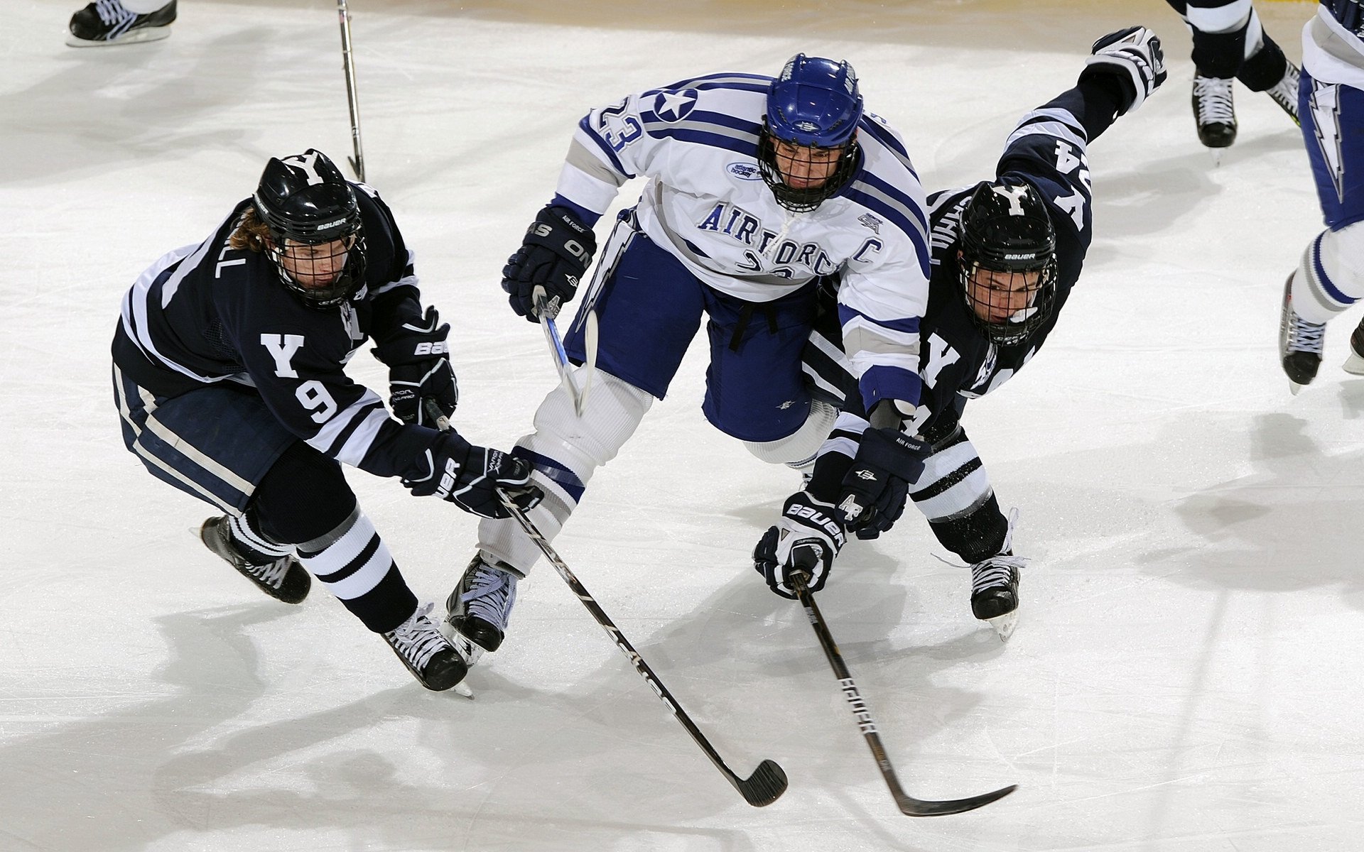 掘金压哨绝杀惊魂夜，布克高效带队锁定胜局