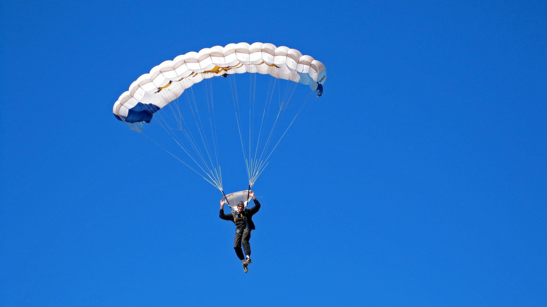 深圳队争冠战胜出新疆队，库里成为关键先生