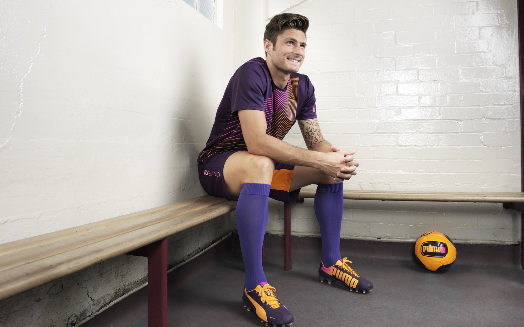 北欧铁骑碾碎亚洲黑马,范戴克一人铸就防线长城,挪威用最不美丽的方式赢得最美丽的胜利